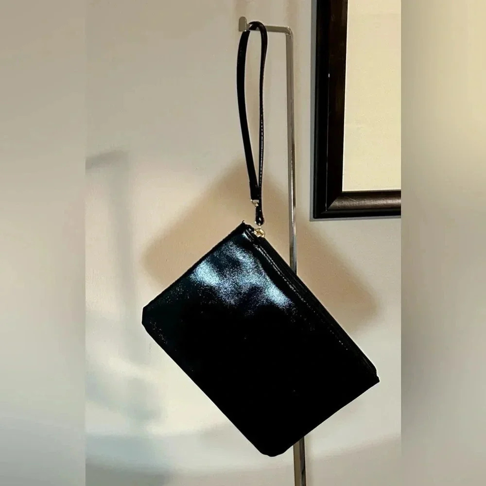 New VICTORIA’S SECRET Wristlet - Picture 2 of 3